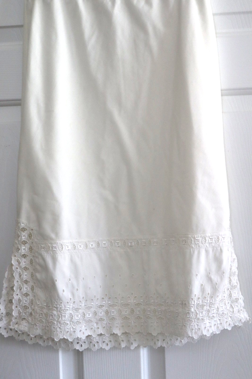Vtg White Applique Cut Out Half Slip Side Slits Union Lady Lynne- Large Eyelet