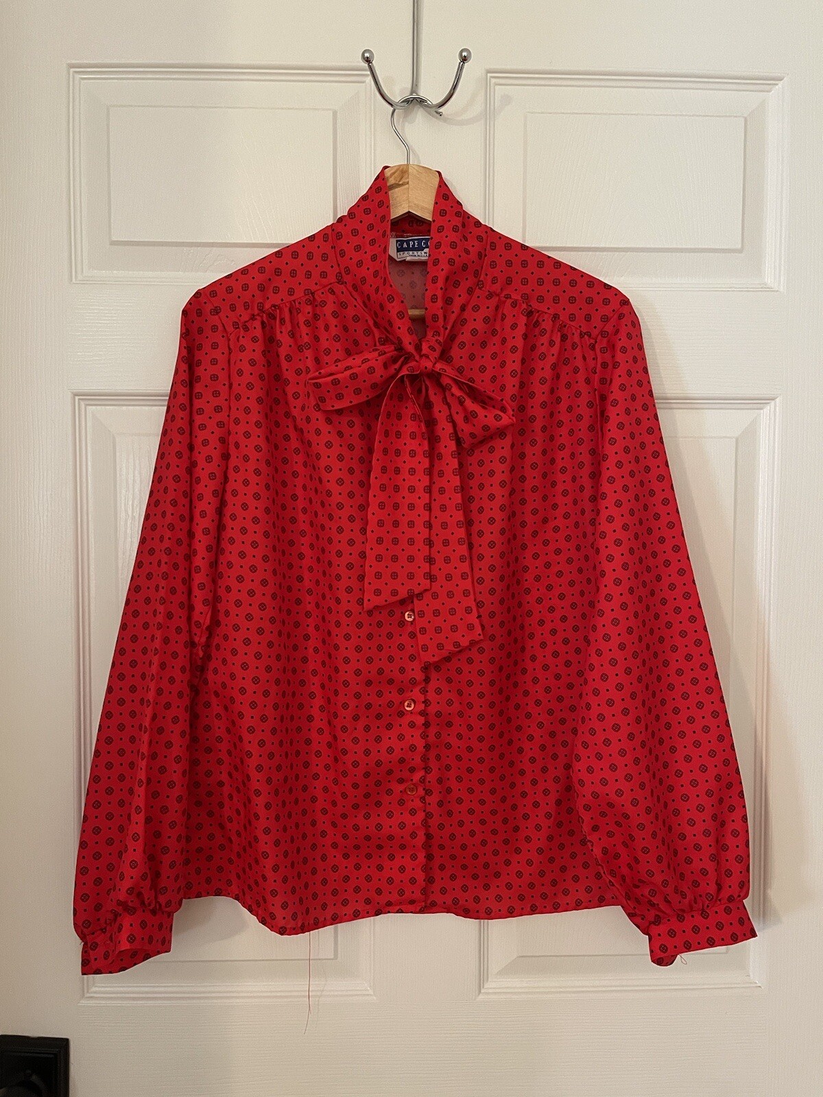 Cape Cod Brand Vintage L (14) Red Black Tie Neck Blouse Feminine Spring Look