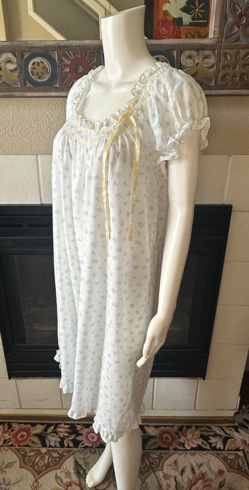 Miss Elaine Union Made Nightie VTG small Armpit To Armpit 21.5” Length 38.5”