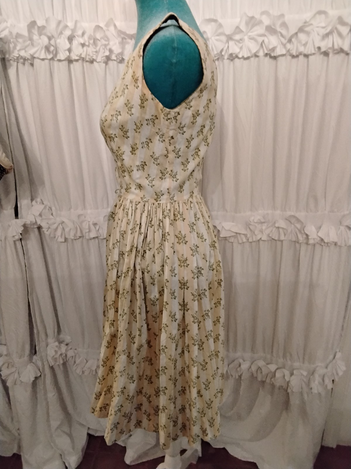 Vintage 1950s 1960s Helen Whiting Cotton Floral Dress S/M Rare Button Back