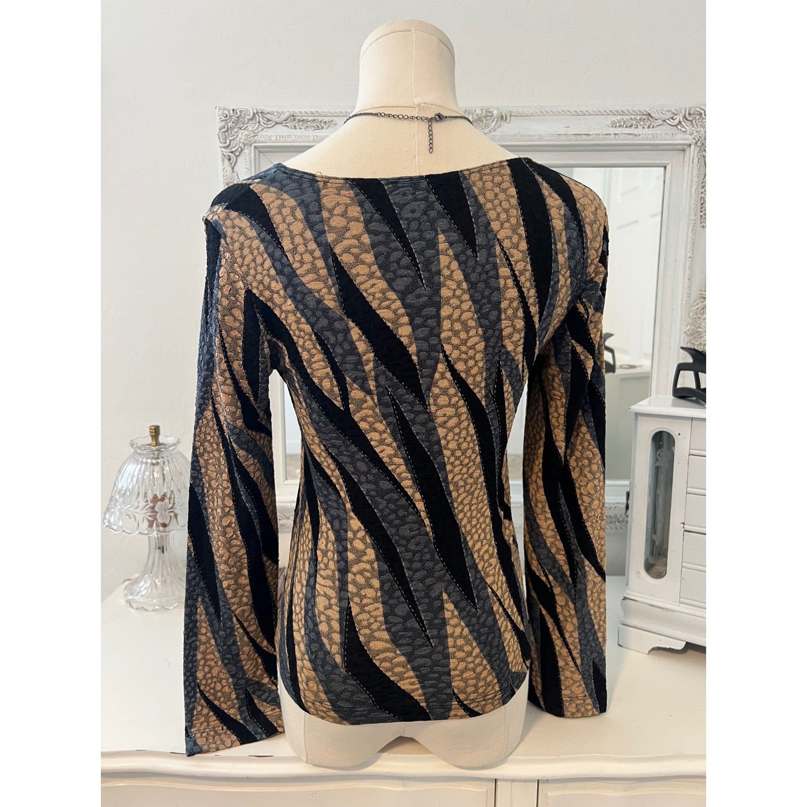 vintage 90s wavy patterned textured long sleeve top