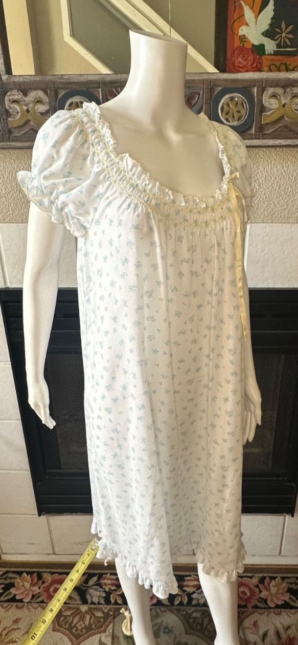 Miss Elaine Union Made Nightie VTG small Armpit To Armpit 21.5” Length 38.5”