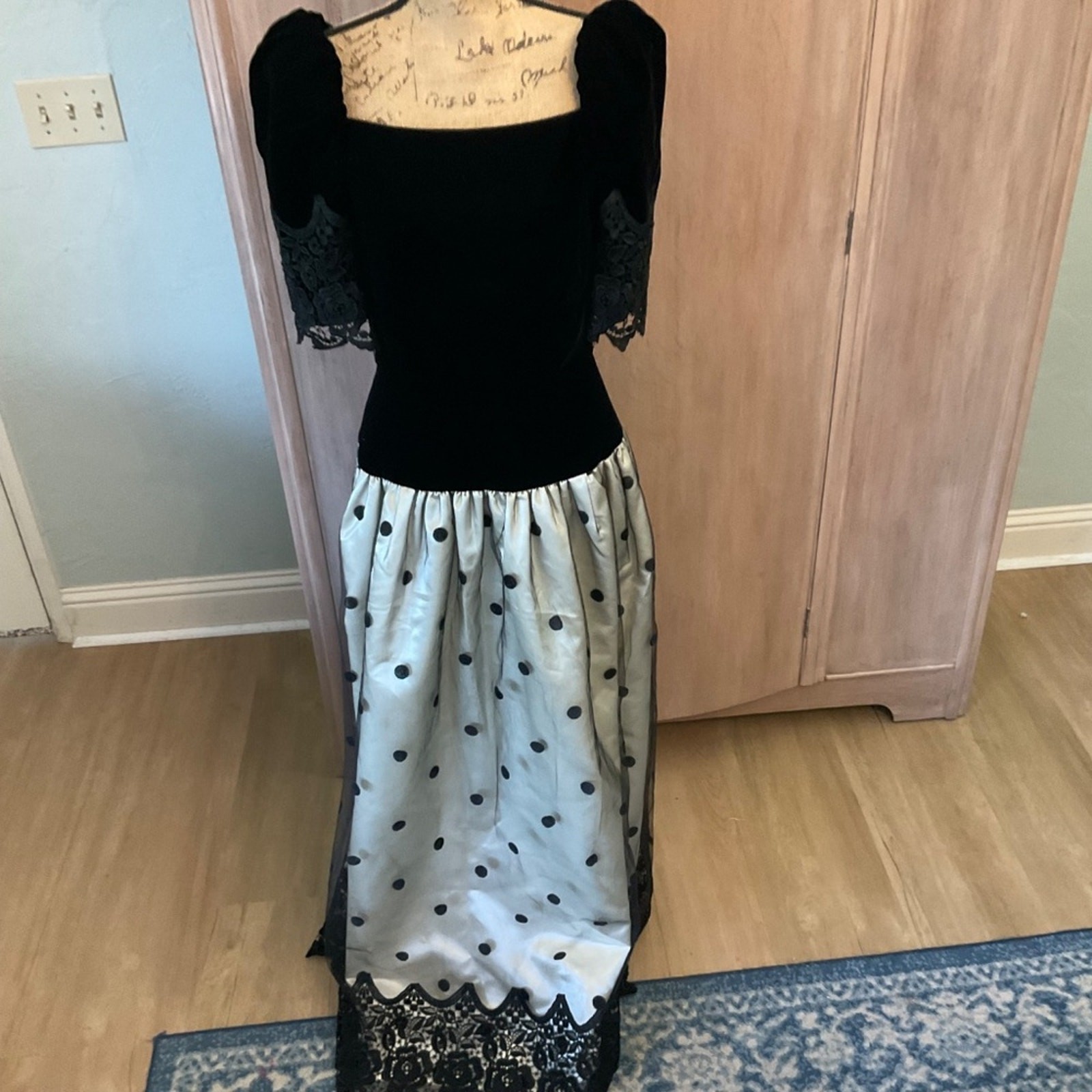 Rare VTG William Pearson 80’s Black Velvet Lace Puff Sleeve Formal Gown Sz 12