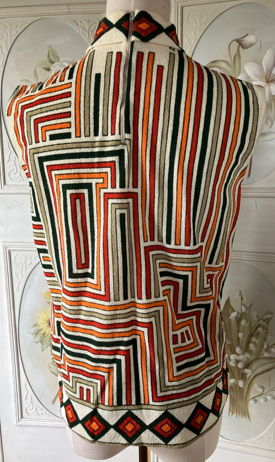VTG 60s DEVON SCREEN PRINT GEOMETRIC ECRU RED GREEN ORANGE COLLARED SLEEVELESS