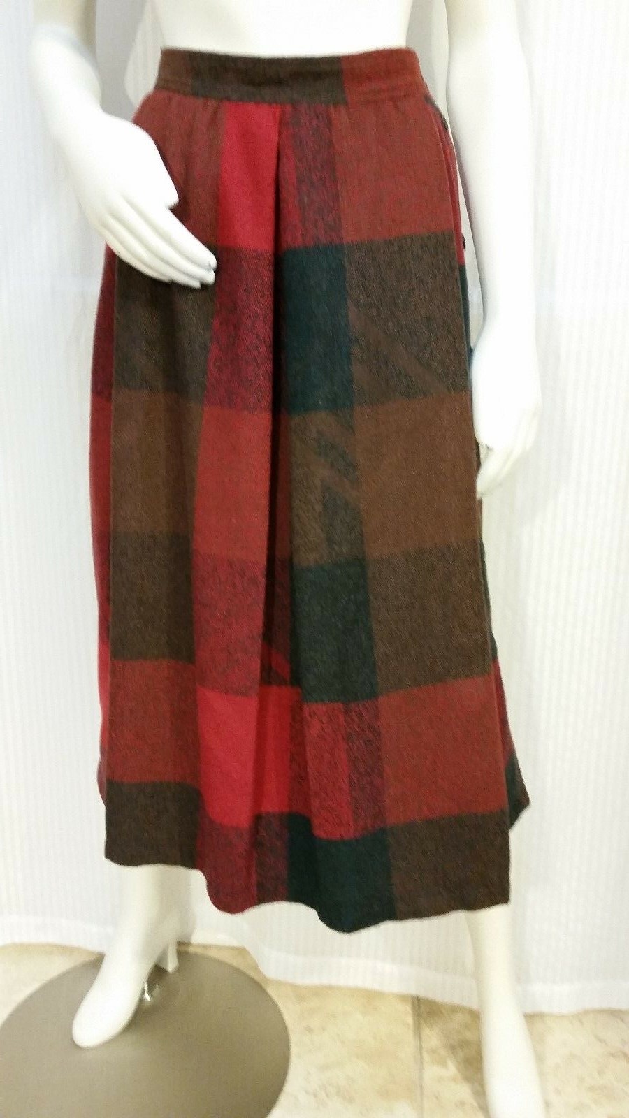 Vintage RAFAELLA PLEATED PLAID SIDE BUTTON SKIRT – Red Brown – Waist 28 in.