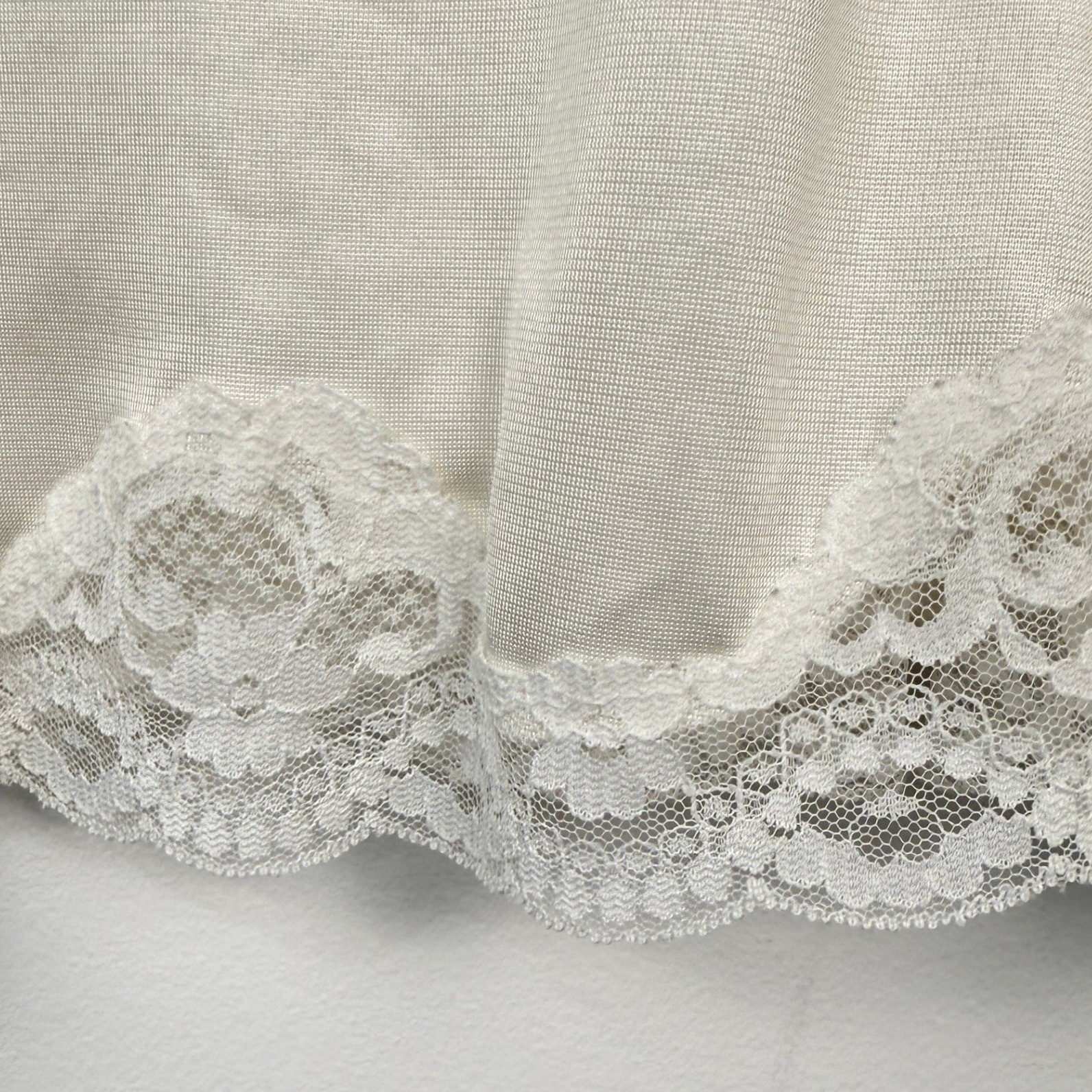 Vintage Maidenform Heartstrings Antron Nylon Half Slip Skirt Womens Medium Cream