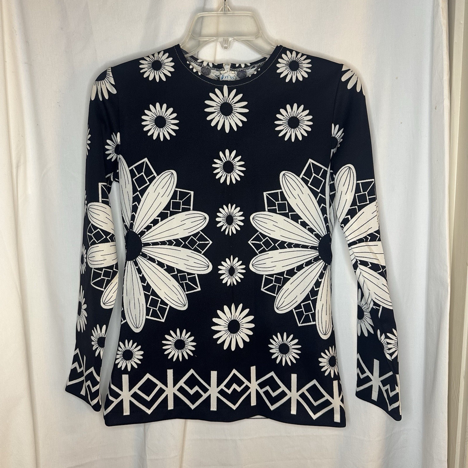 Vintage 60s 70s Women’s Miss Holly M Black Floral Geometric Long Sleeve Shirt