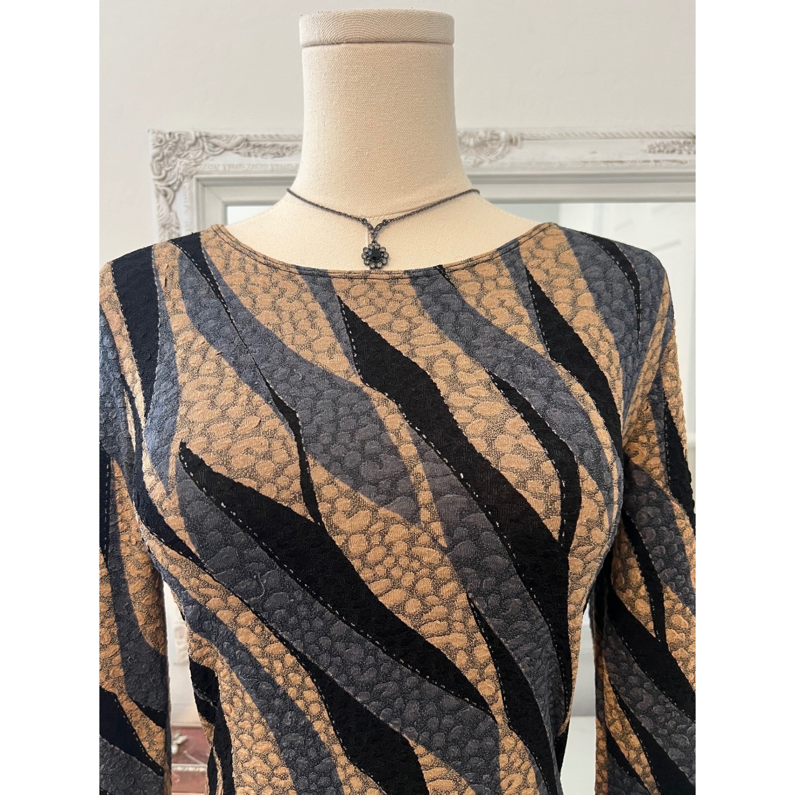 vintage 90s wavy patterned textured long sleeve top