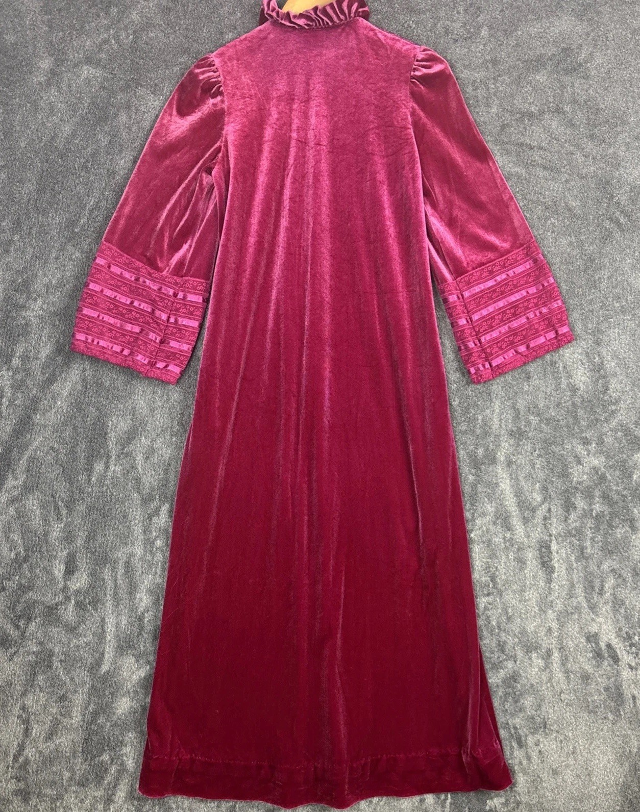 Vintage Gilligan O’Malley Velvet Hostess Robe Dress S Pink Berry USA Bell Sleeve