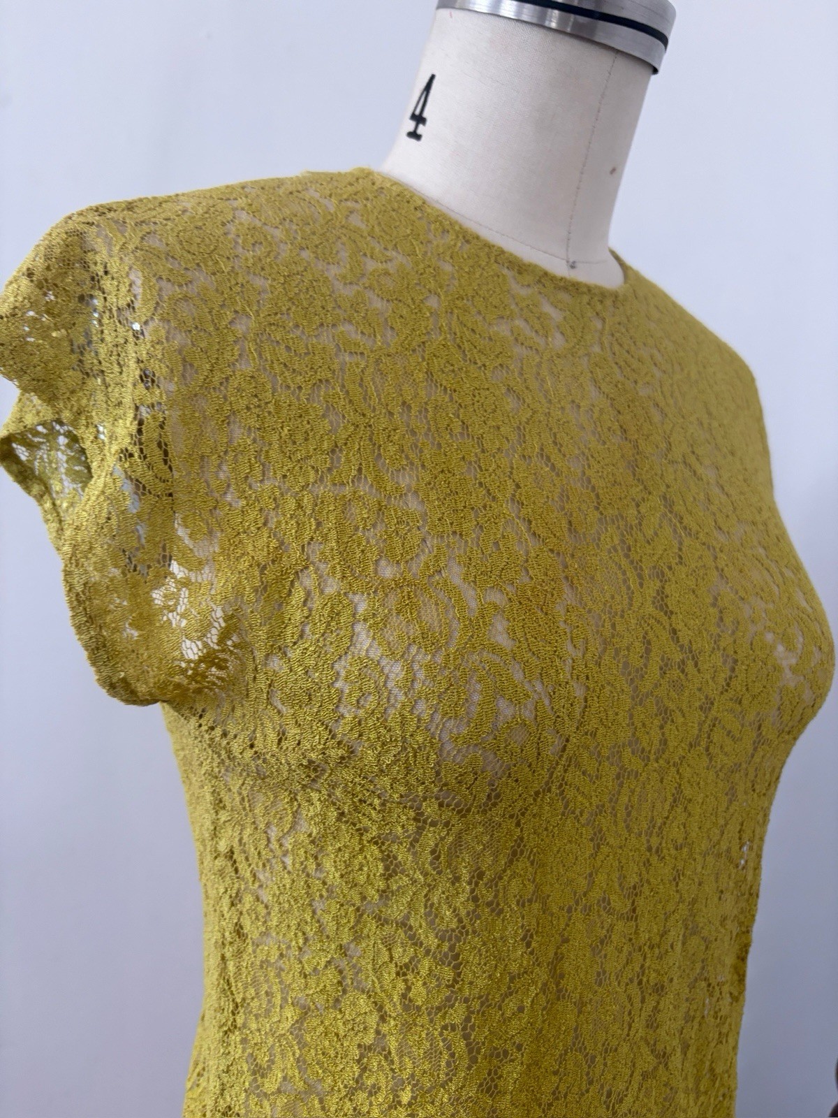 50s Chartreuse Sheer Floral Lace Flutter Cap Sleeve Top Keyhole Bateau Neck XS/S