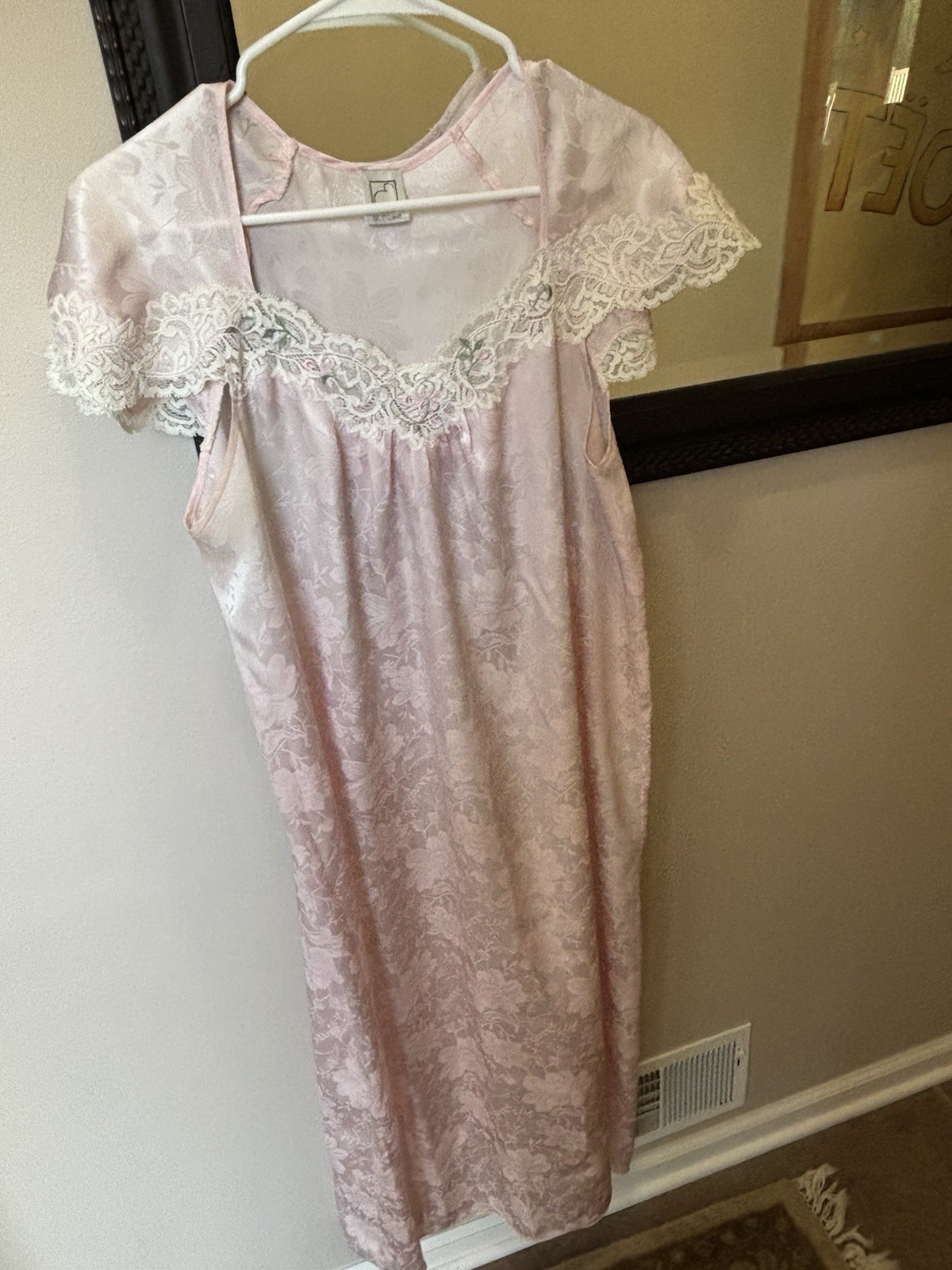 Vtg M-L 1980’s Eve StillmanWomen’s Lingerie Nightgown Pale Pink Long Lace Trim