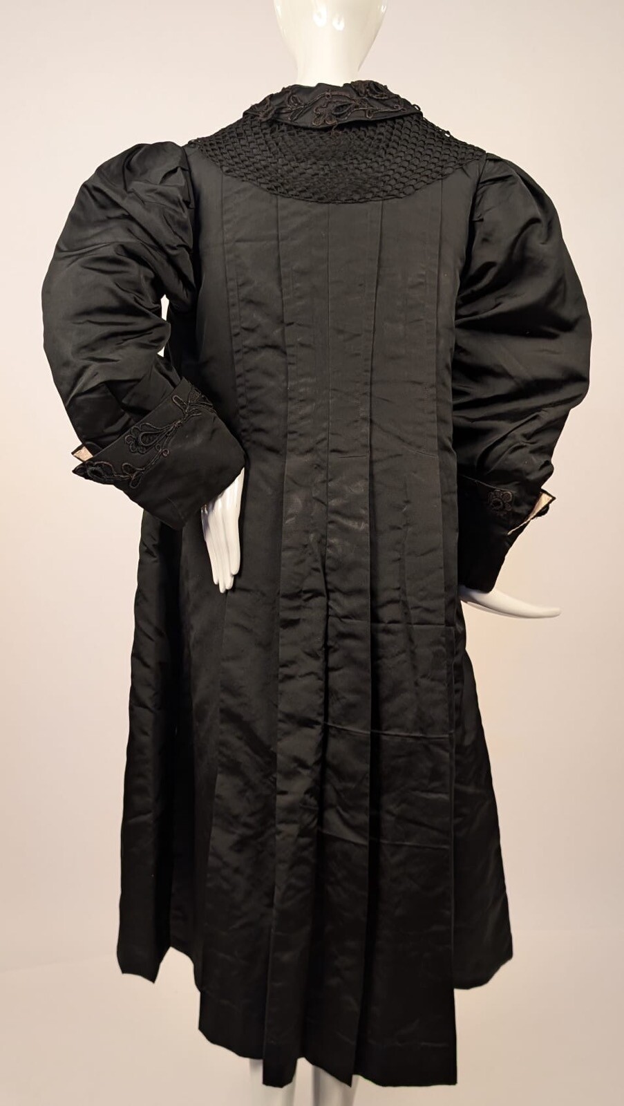 EDWARDIAN BLACK SILK COAT W PUFF SLEEVES + APPLIED LACE TRIM + FROG CLOSURE