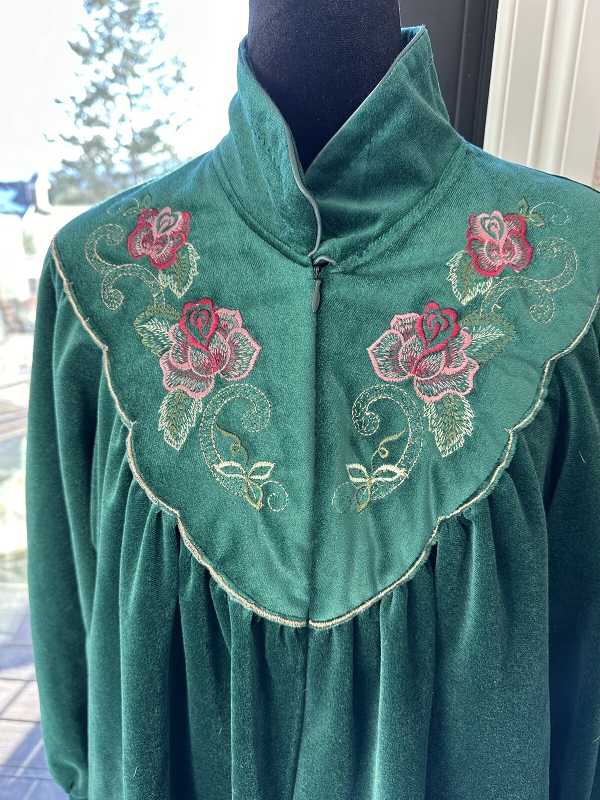 EUC Vtg Gilligan O’Malley Green Velour Made USA M 12-14 Embroidered Floral Zip