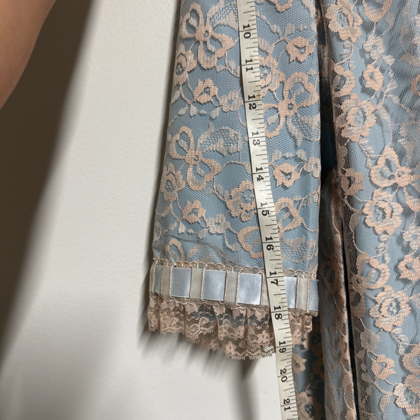 Odette Barsa Robe Size M Light Blue Ecru Lace Overlay NWT Gown Saks Fifth Avenue