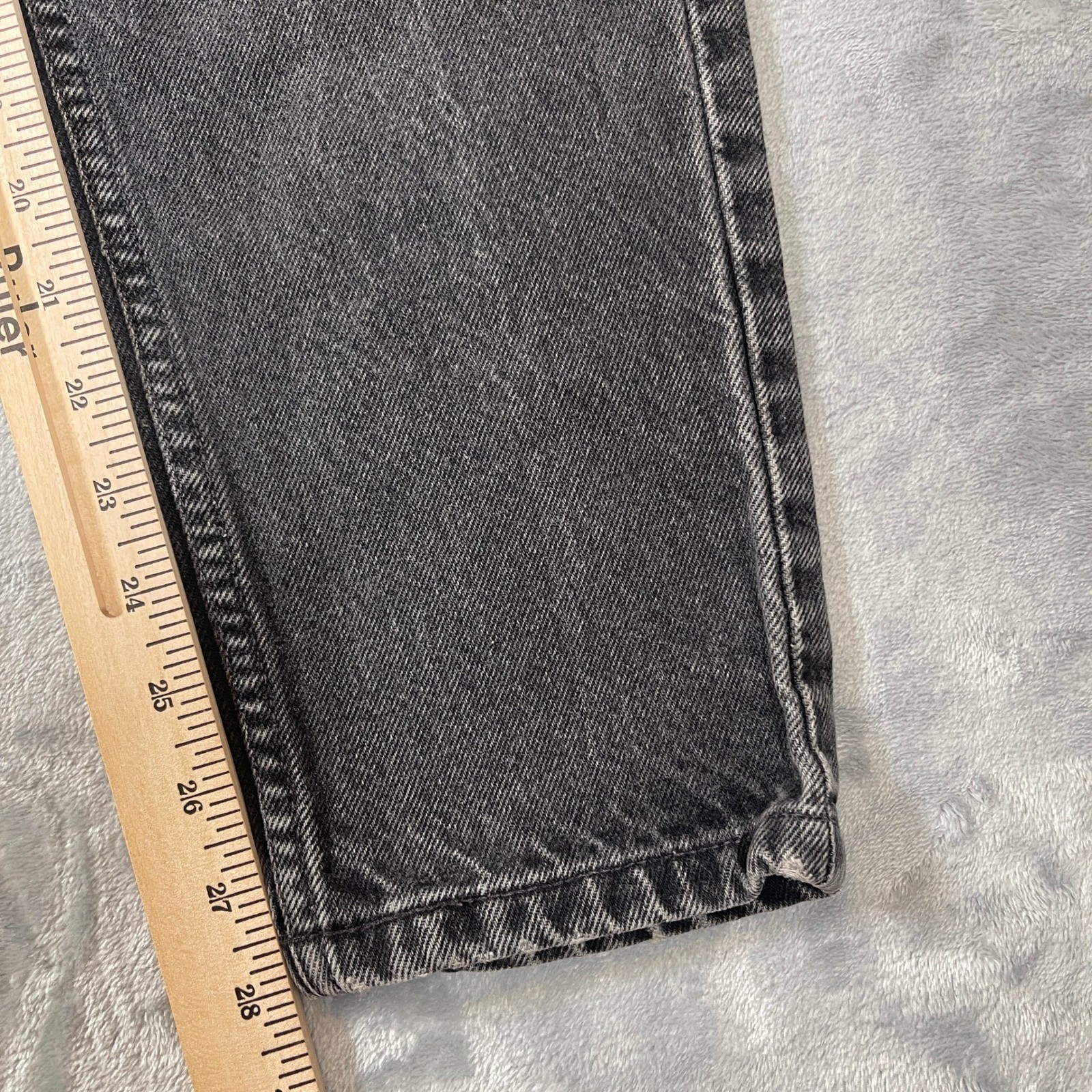 Vintage Levis Women&rsquo;s Size 23 Black High Waisted Tapered Leg Jeans Made in USA