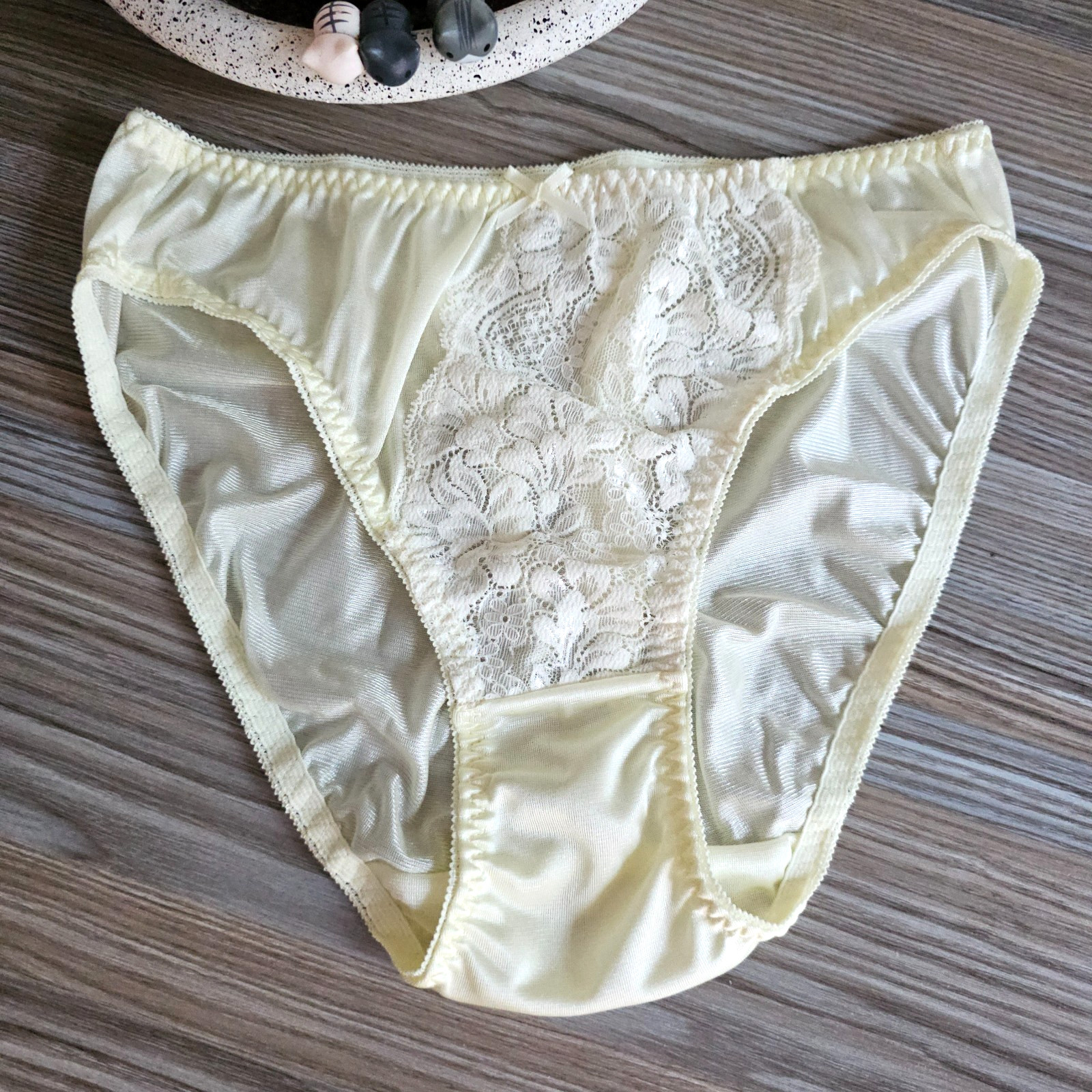 VTG S;ippery Nylon Lace Panty Sissy Yellow Bikini Sheer Brief Sz. 7-8 Hip 38-42&Prime;