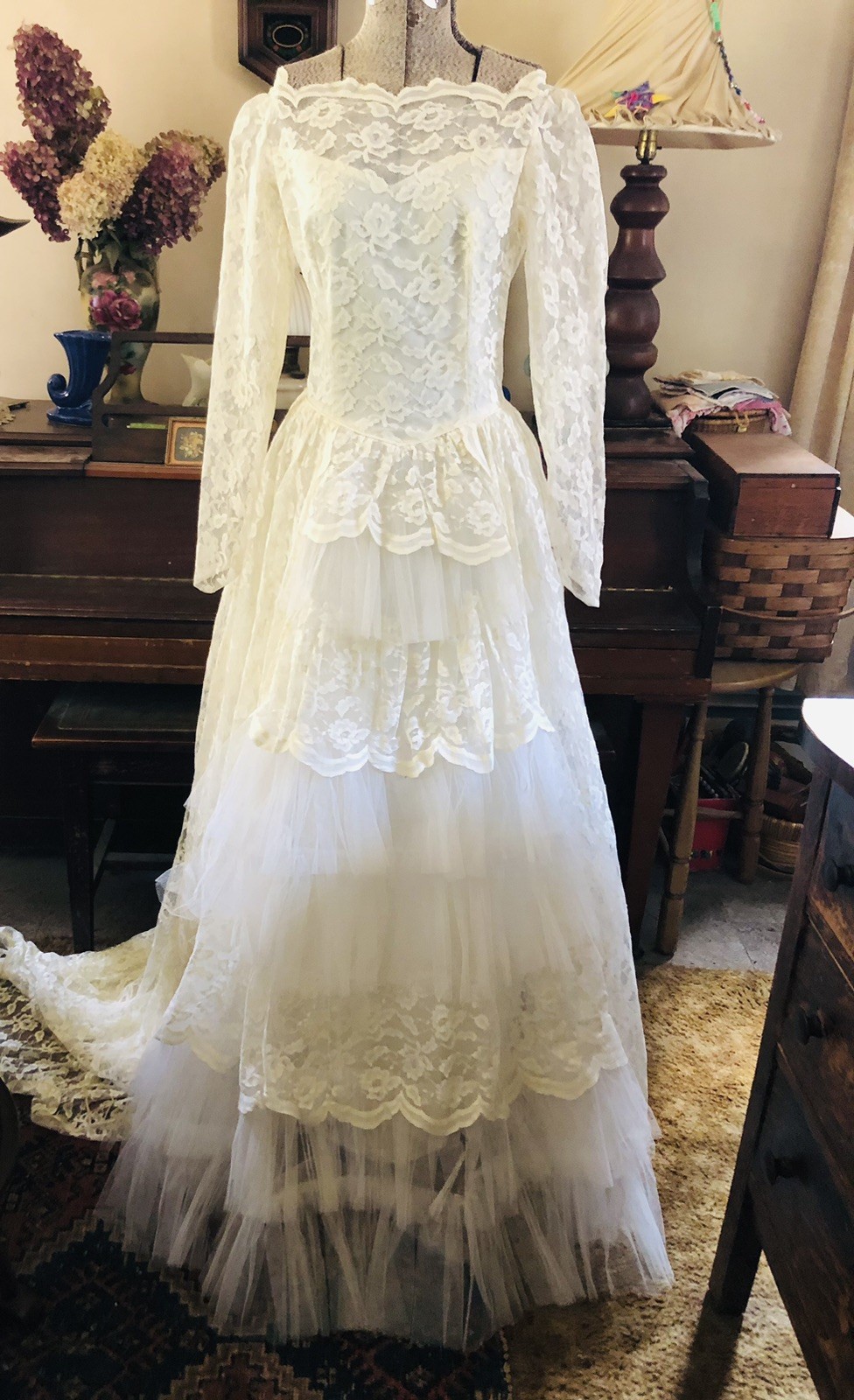 Vintage 1950’s Lace And Tulle Crème Puff Wedding Gown Dress 34-26-60