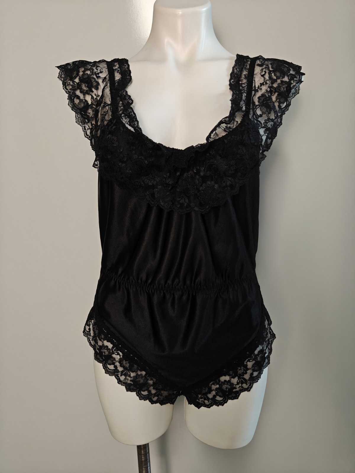 Vintage LADY MARLENE Sexy Black Nylon Lace Ruffle French Cut Teddy Medium *Flaw