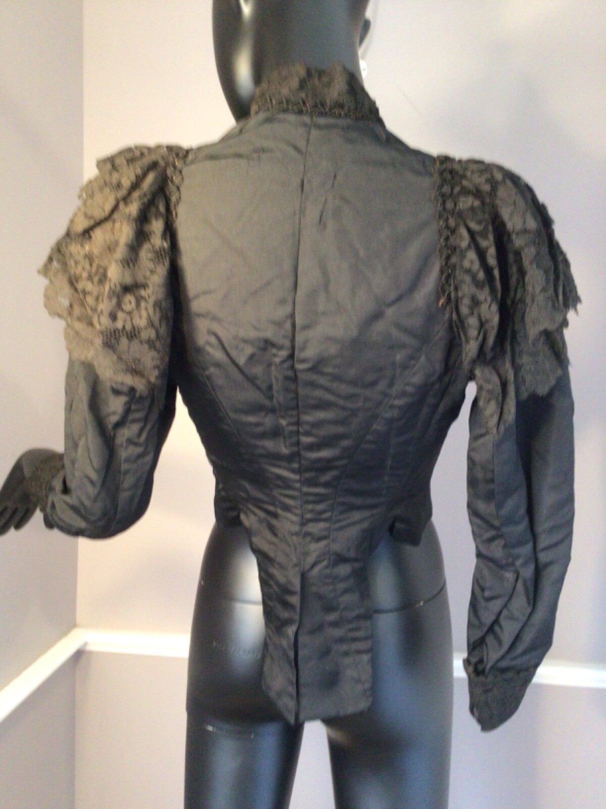 Authentic Vintage Victorian 1880s Black Silk and Lace Ladies Bodice (E-22)
