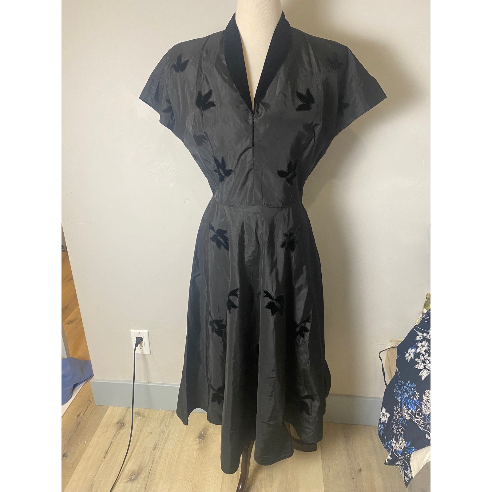 Vintage 1950s Black Taffeta Velvet Leaf Applique Fit Flare Cocktail Dress 50s