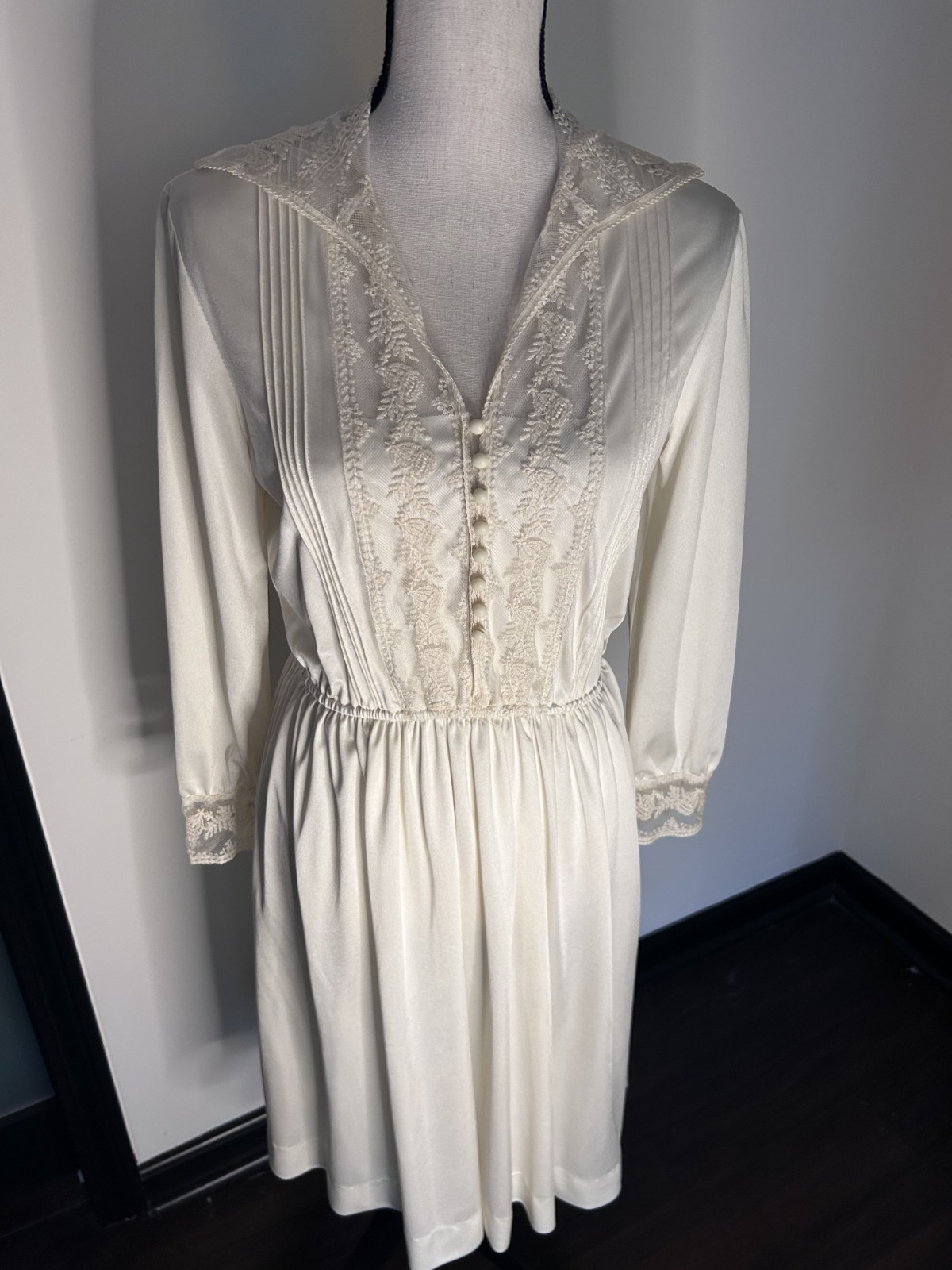 Vintage Montgomery Ward Lace Embellished Dress Tag Sz. 12 Small/Med siz.