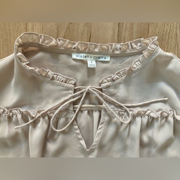 Violet + Claire Flowy Cream Peasant Blouse Ruffles Elegant Romantic Renaissance