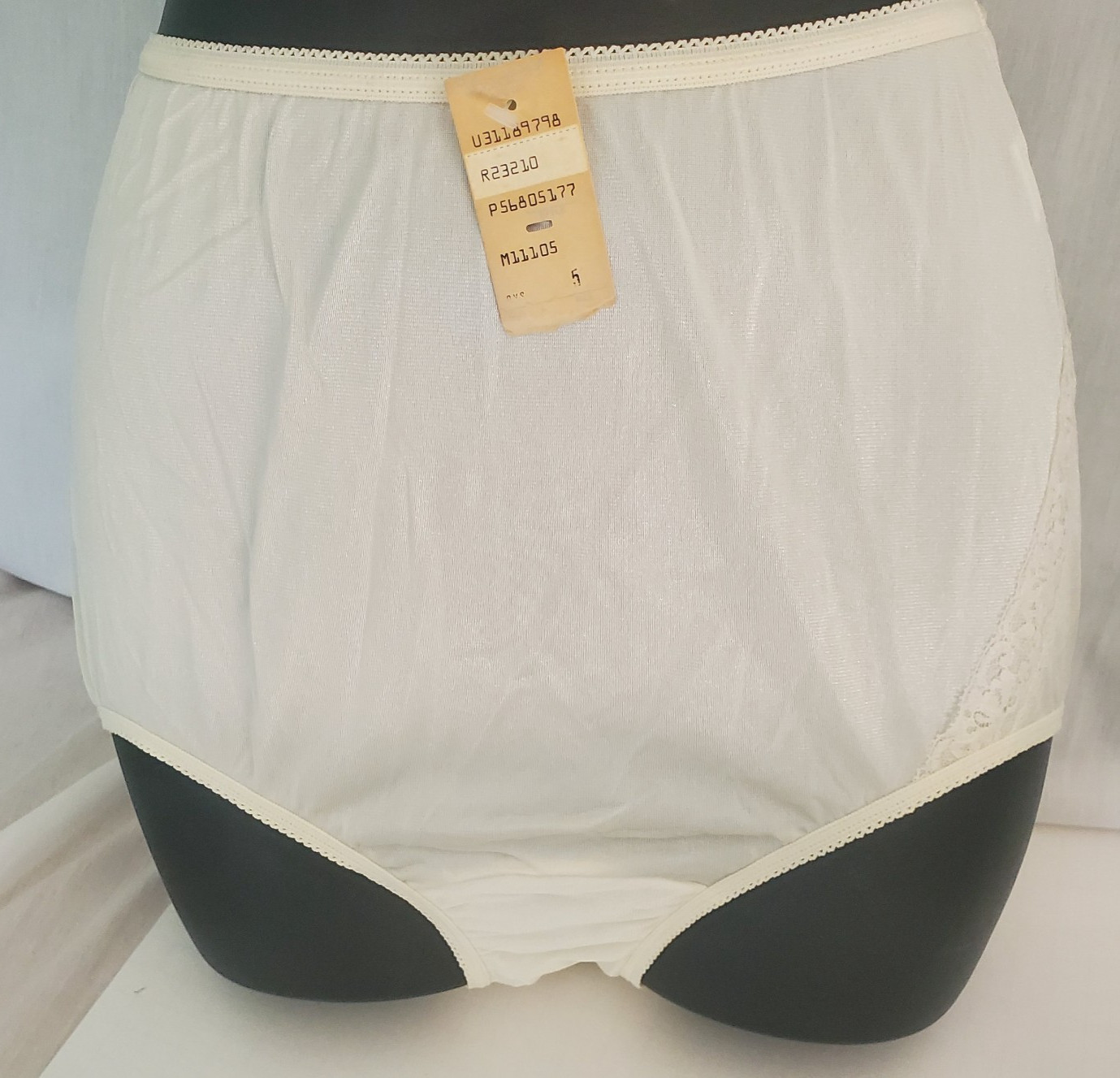 Underneath It All A Vassarette Nylon & Lace Hipster Bikini Panties 5 Small NWT