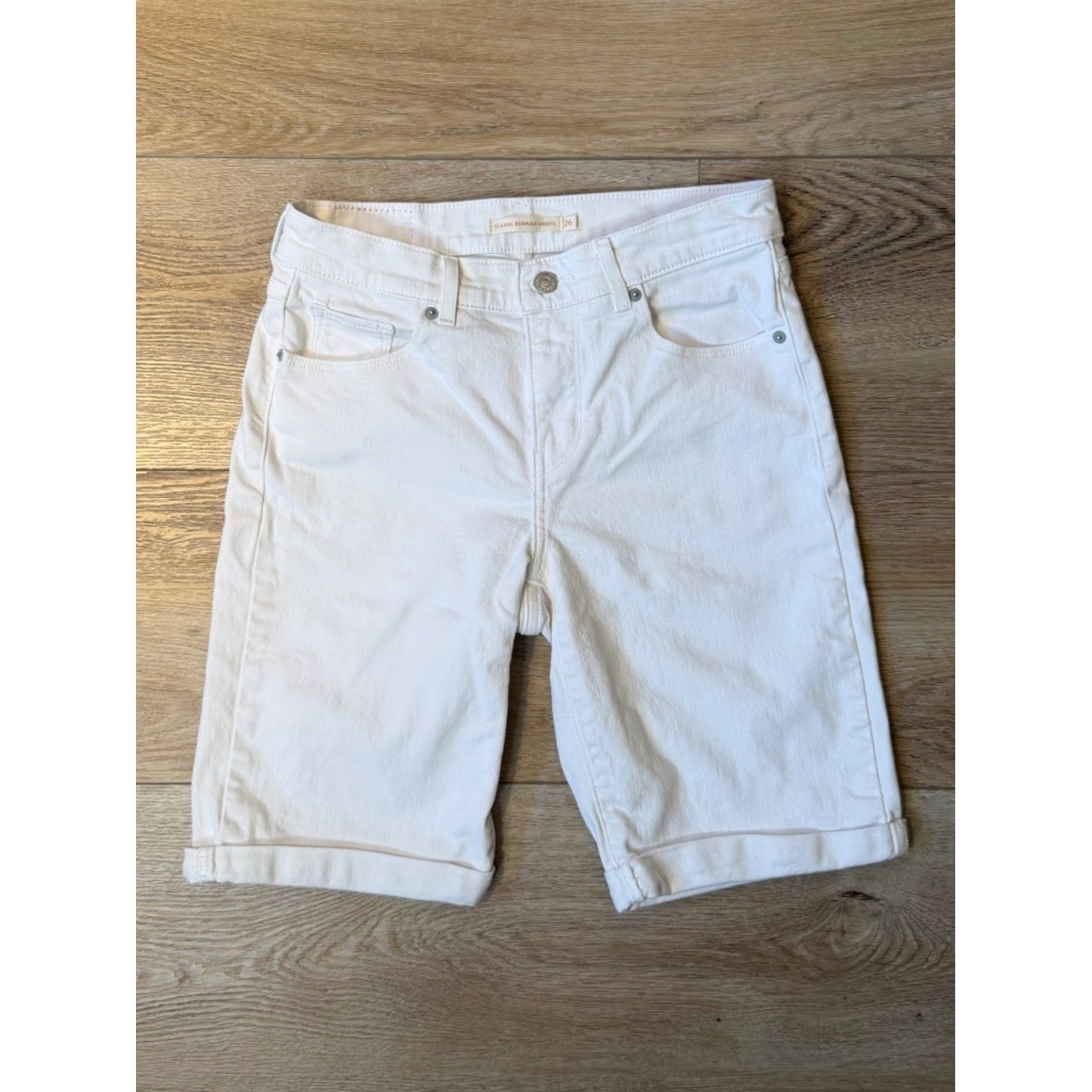 Levi&rsquo;s Classic Bermuda Denim Shorts | Size 26 | White/Off-White | Sewn-in Cuff