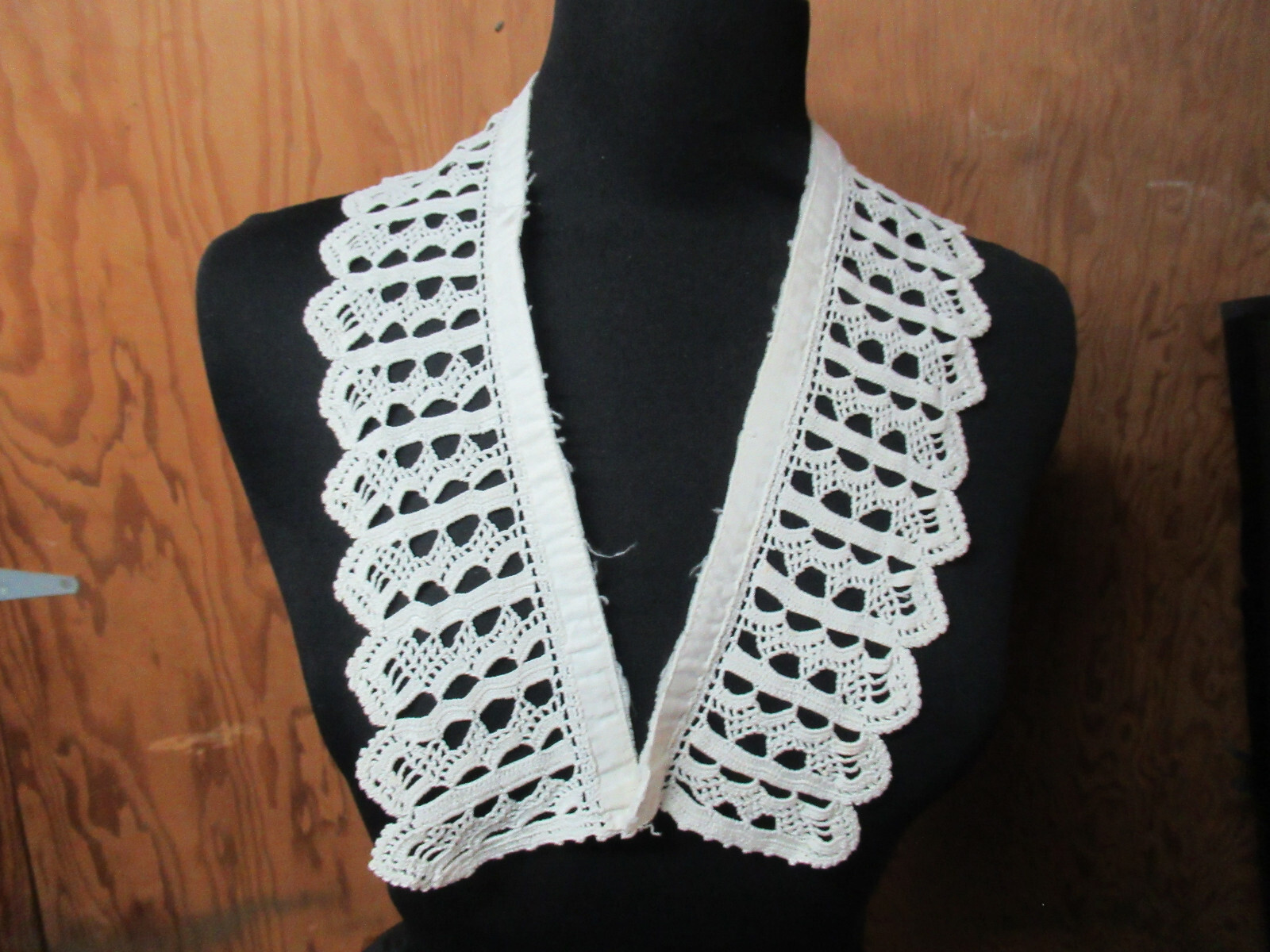 2 Pieces Vintage Handmade Lace Each 3&Prime; x 17&Prime; Lady&rsquo;s Dress Collar or Trim
