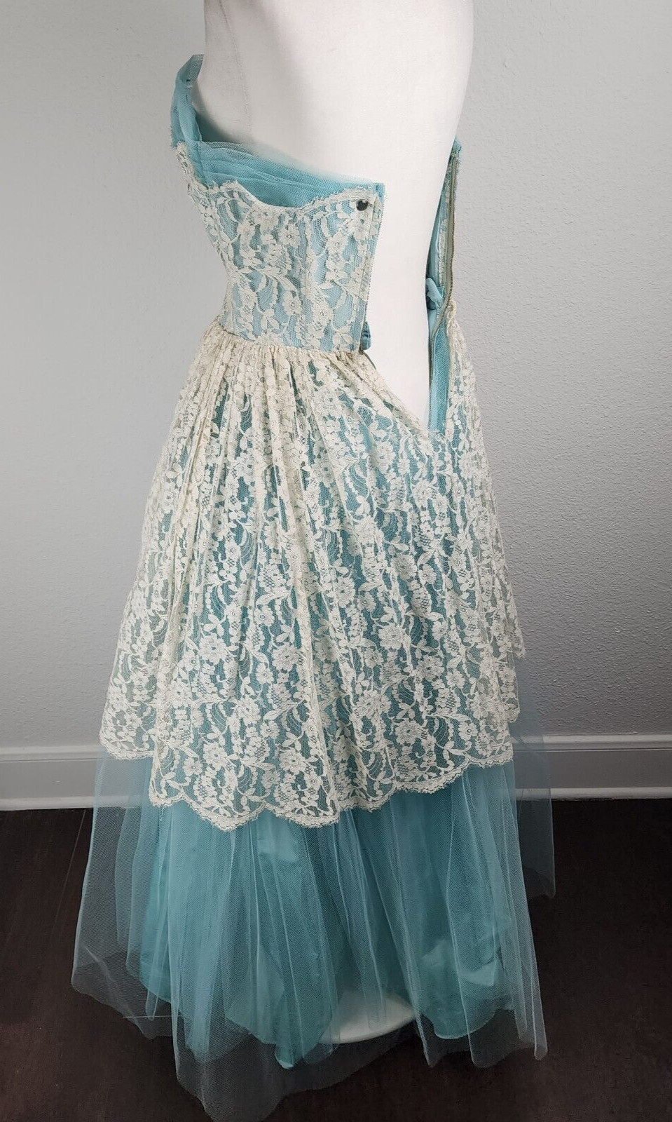 Vintage 1950s Strapless Turquoise Tulle Lace Prom Dress Cupcake Party Talon Zip