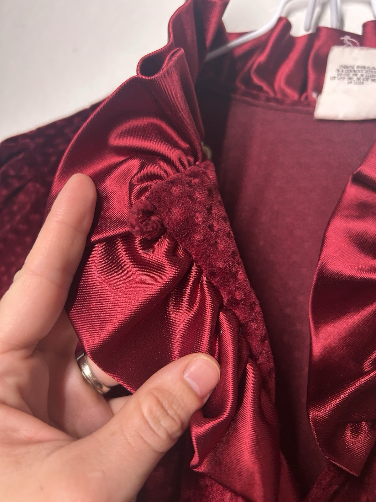 Vintage70’/80’sDonna Richard for Gilligan & O&rsquo;Malley Burgundy Velvet Robe Ruffle