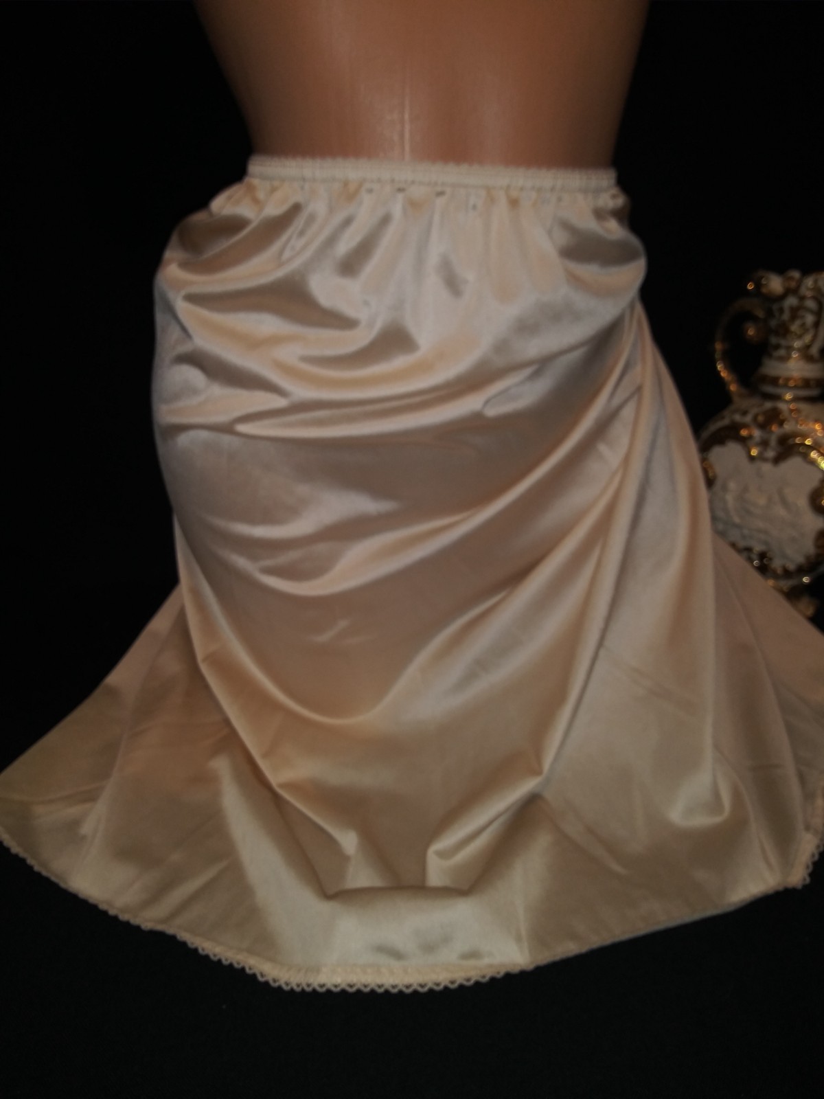 Vtg Silky nylon Antron thin dress slip short slit chantilly lace slit half slip