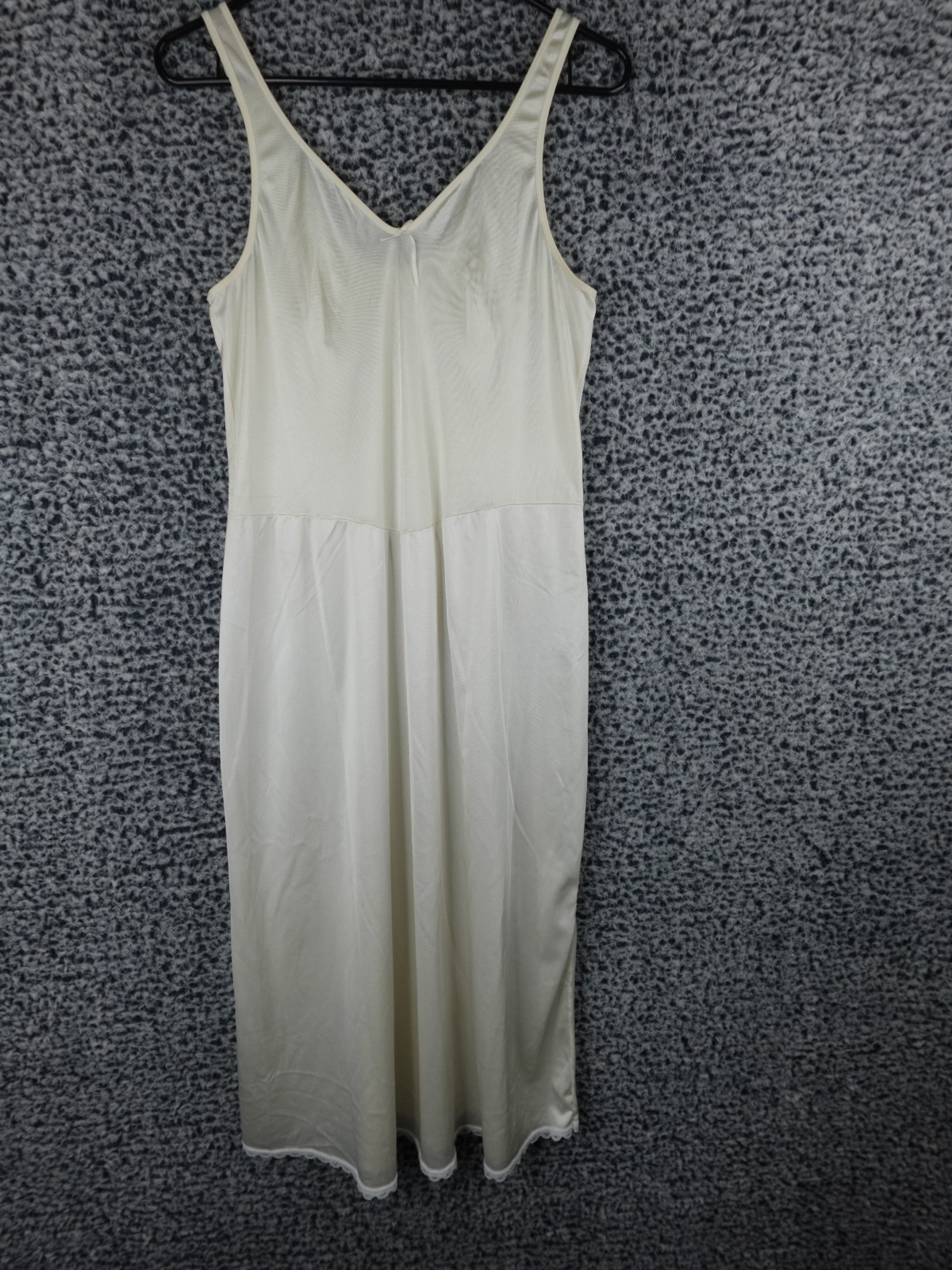 Vintage Warners 38 Nylon Full Slip Made in USA Cream V-Neck Lace Hem Lingerie
