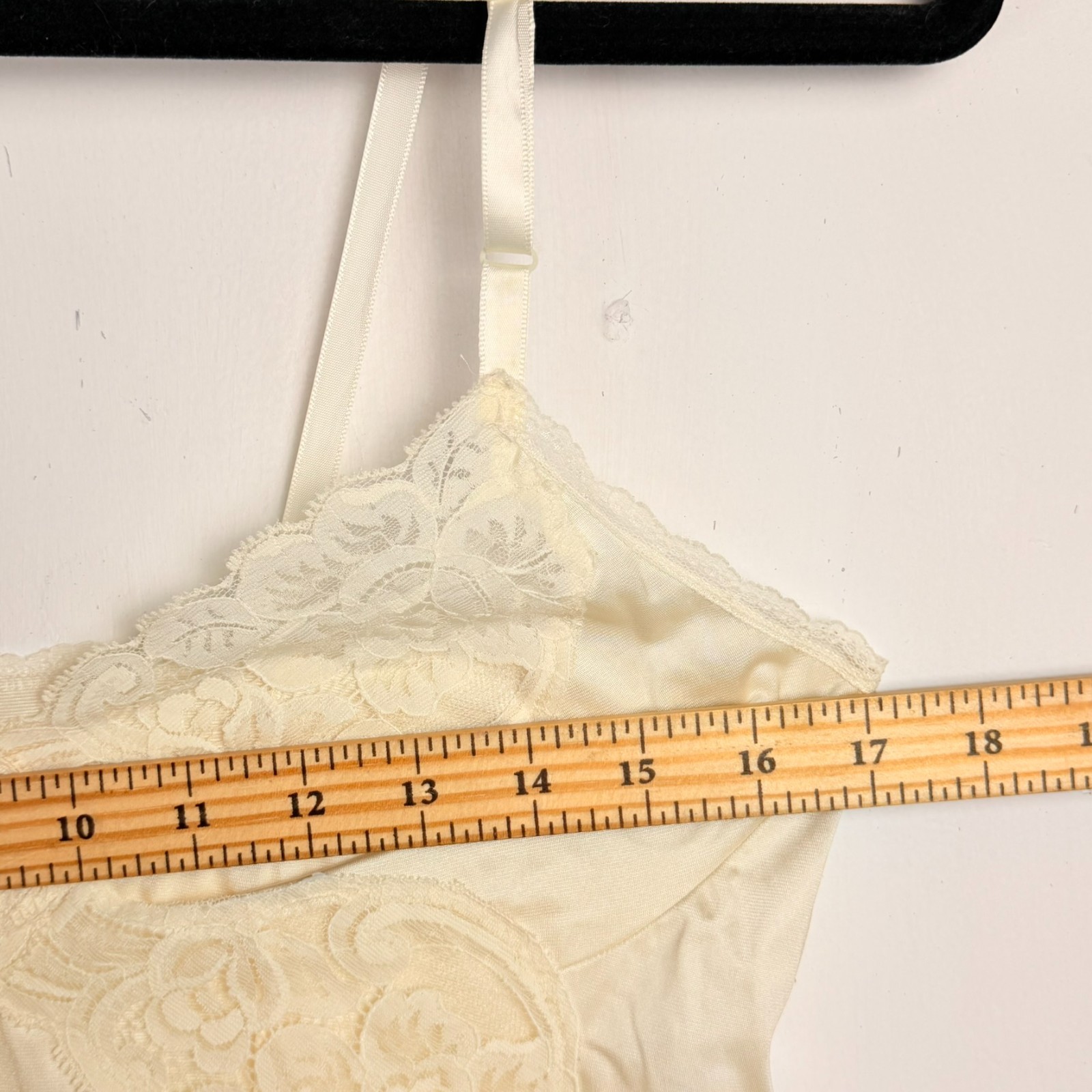 Vanity Fair Womens Slip Size Small – 34 Ivory Lace Bodice Adjustable Luxe VTG