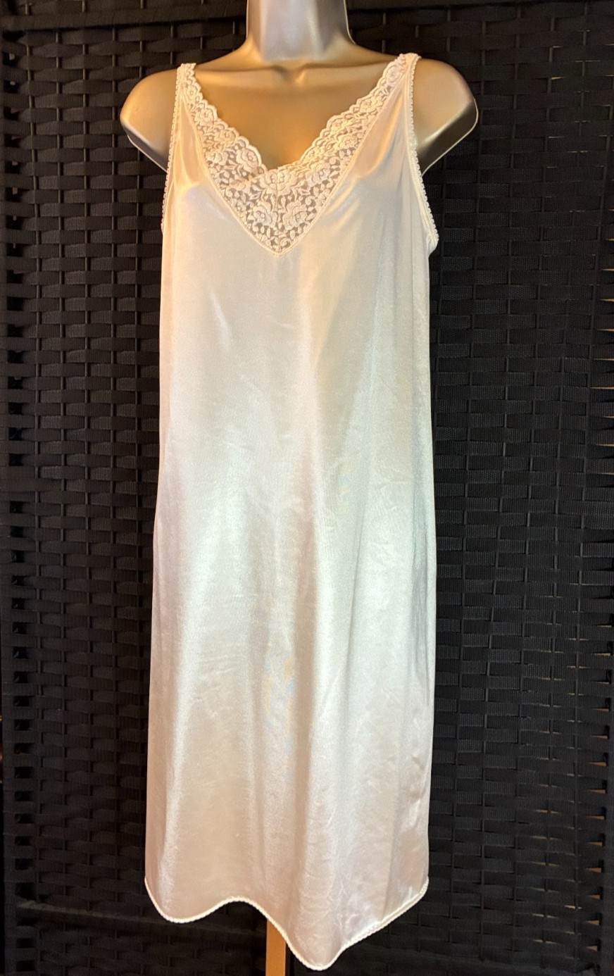 Vintage VANITY FAIR FULL SLIP Ivory Size 36 24&Prime; Medium NYLON Stretch Lace Liquid