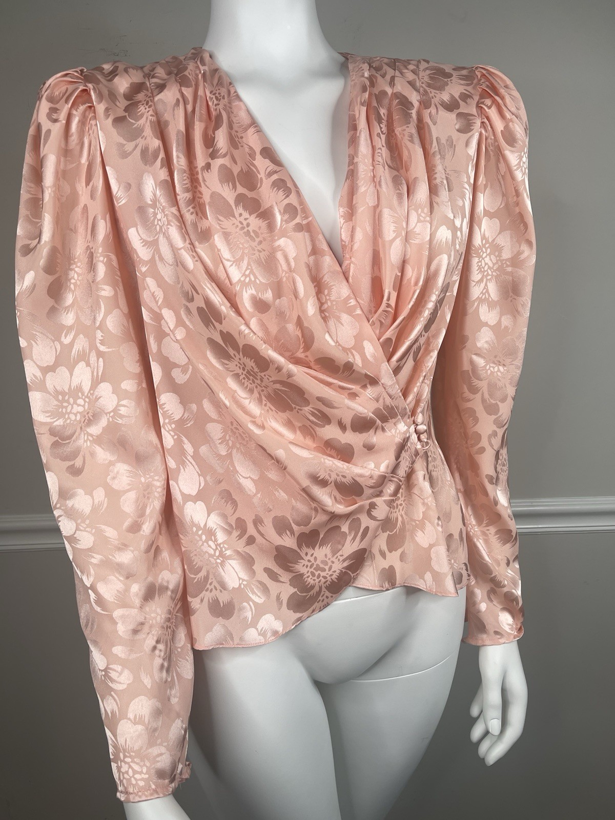 Argenti Pure Women’s Dynasty Blouse with Shoulder Pads 80s peach Silky