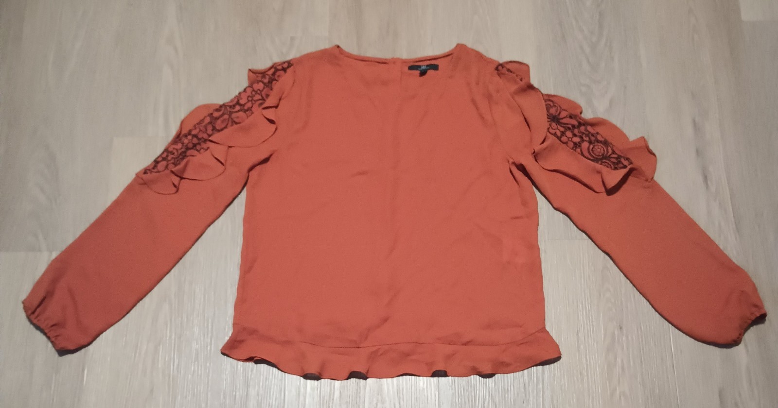 Vtg 90s MY MICHELLE Burnt Orange Light Brown Crepe Crochet Lace Sleeves Top M