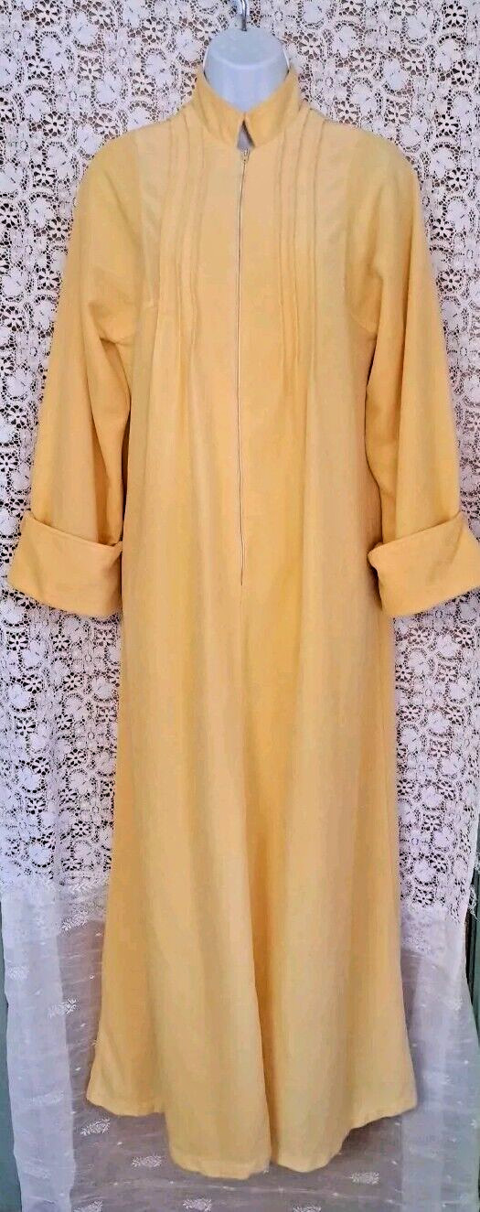David Brown California Bathrobe Size L Yellow Velour Zip Front Retro Loungewear