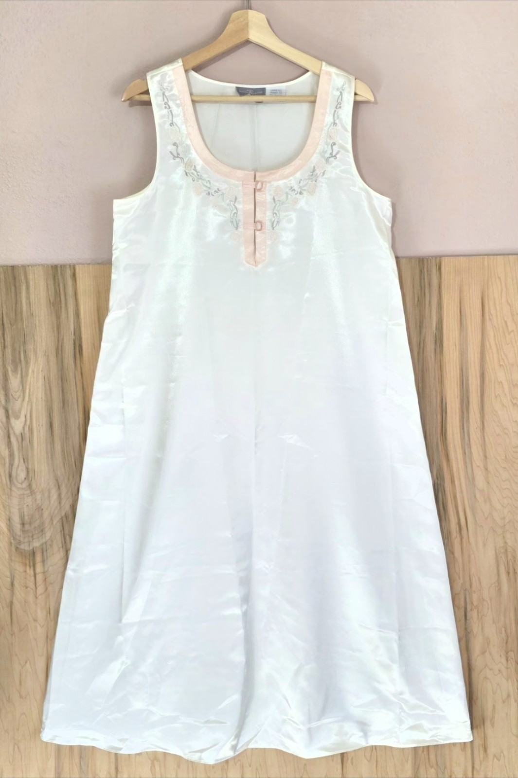 Jacklyn Smith Womens Large Vintage 90s Satin Long Night Gown Embroidered Detail