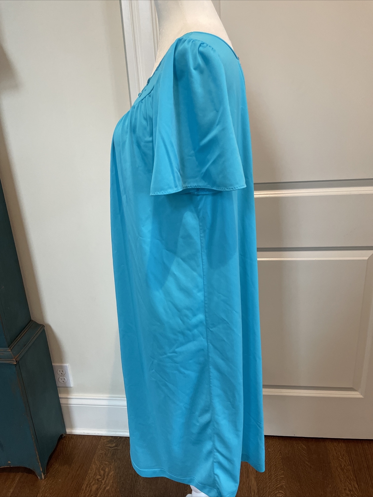 Shadowline Medium Nightgown Aqua Blue Nylon Floral Scalloped Rose Embroidered