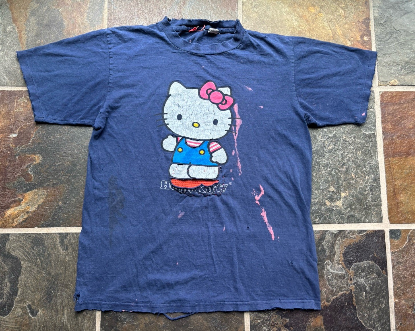 VTG 1996 Thrashed Rare HELLO KITTY Tee.single Stitch.m/L. Made USA.unisex