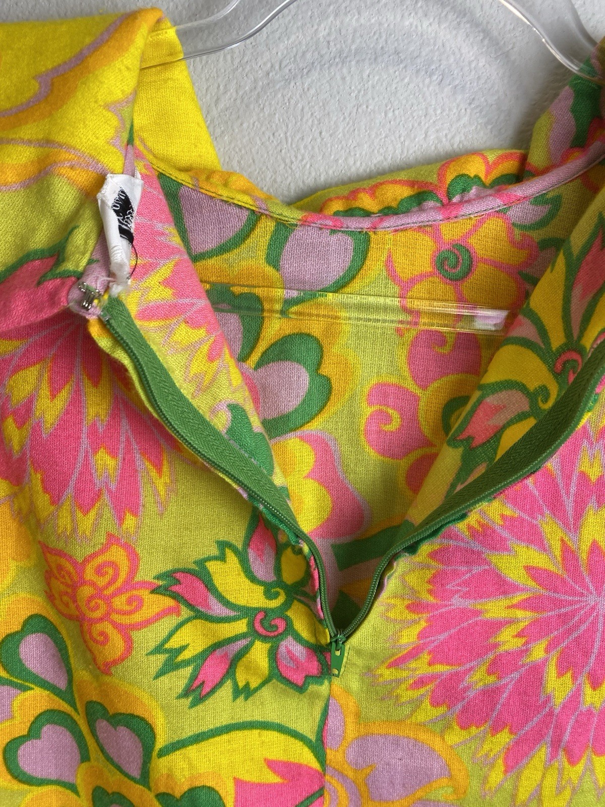60’s VTG Mod Psychedelic Floral Cotton Lawn Mock Top QueenCasuals Boxy L? No Tag