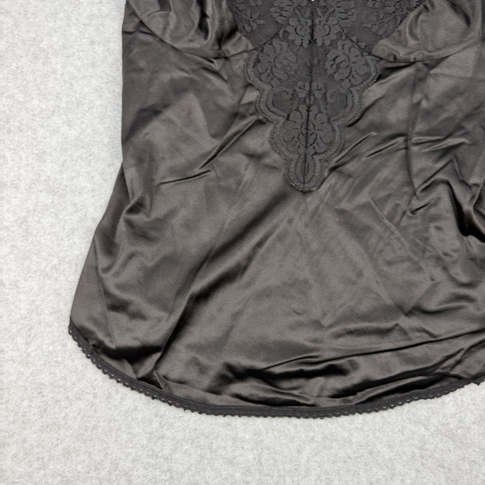 Vintage Maidenform Chantilly Size 34 Antron III Nylon Lace Cami Top Black