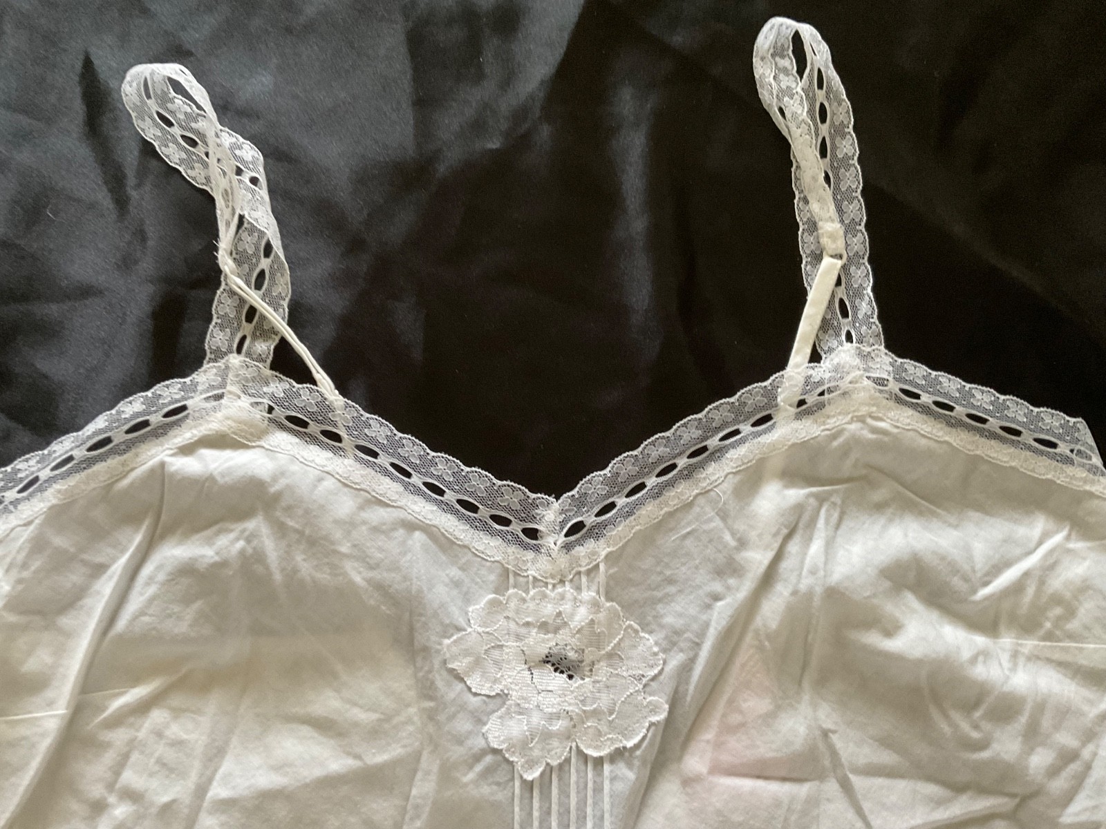 Vtg Victoria&rsquo;s Secret Sleep Tank Top Cami Sz. S White Cotton Lace Trim Boho