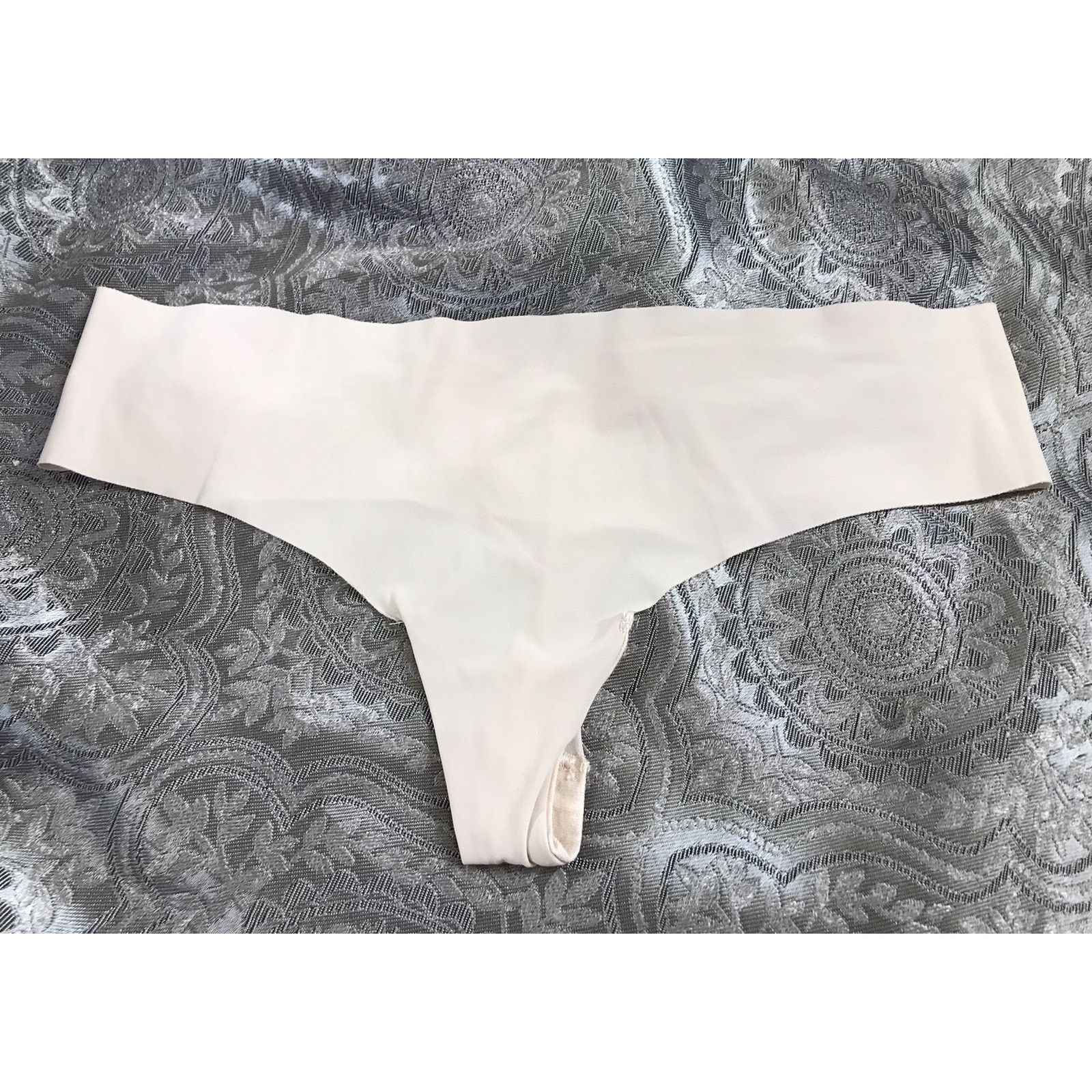 Women&rsquo;s Aerie No Show Cream Thong Size small Smooth Underwear