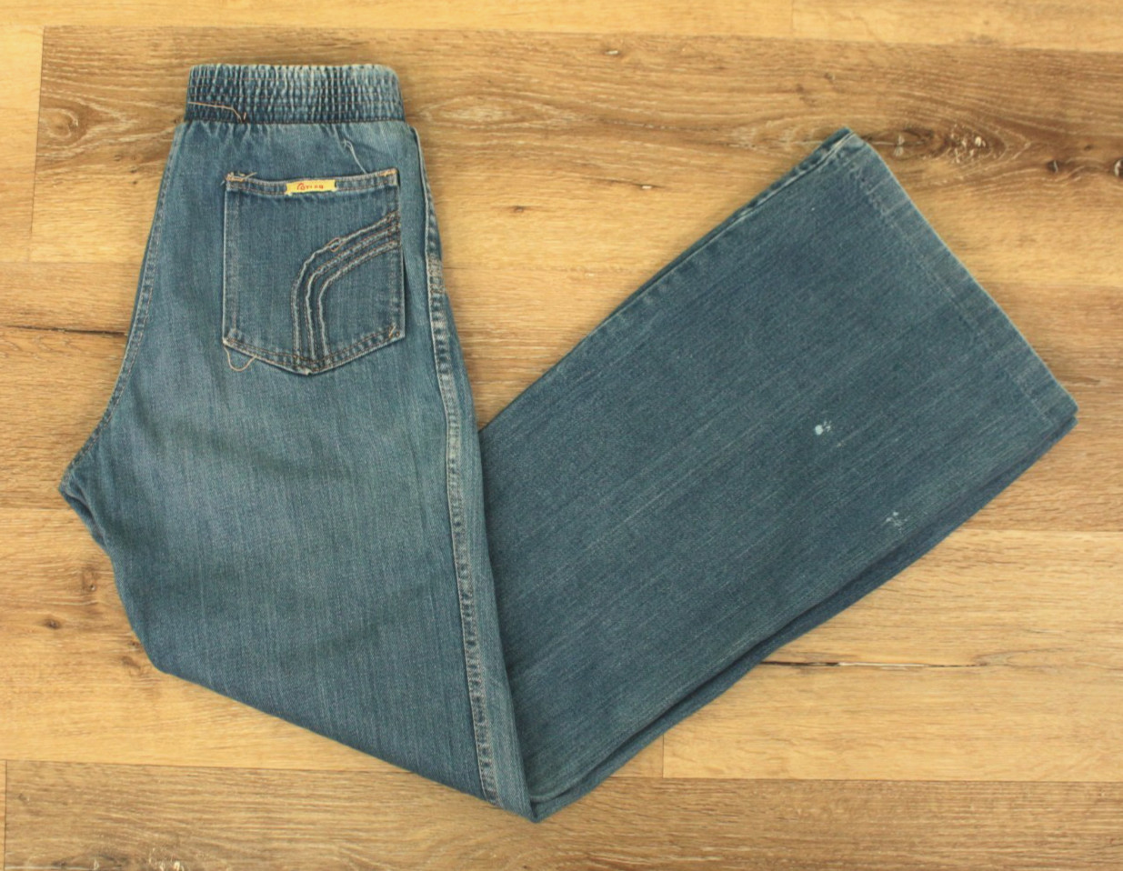 VTG Women&rsquo;s 70s Denim Bell Bottom Jeans W/ Curved Seams Down Legs Sz 26&Prime; To 27&Prime;