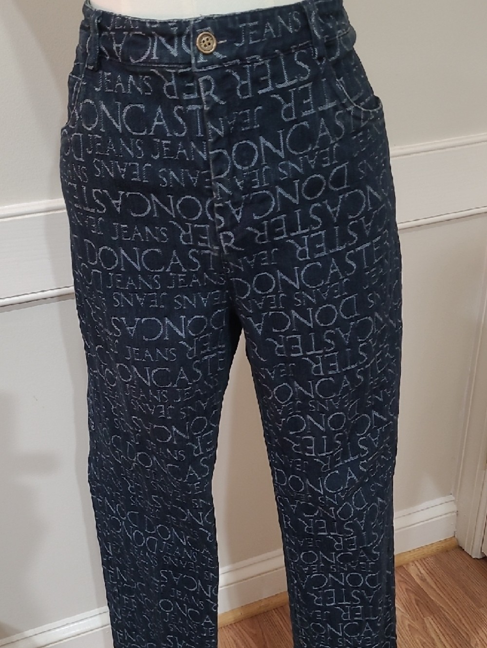 Doncaster Vintage High-Waisted Straight Leg Navy & White Denim Jeans – Size 10