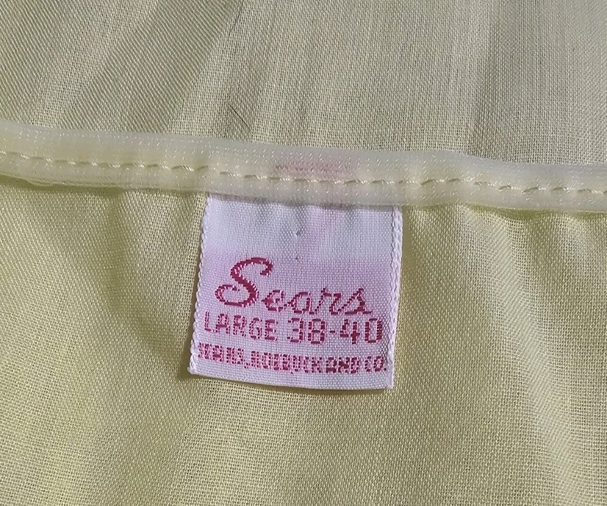 Vtg Sears 38-40 yellow Poly/cotton sleeveless middie night gown flower bodice