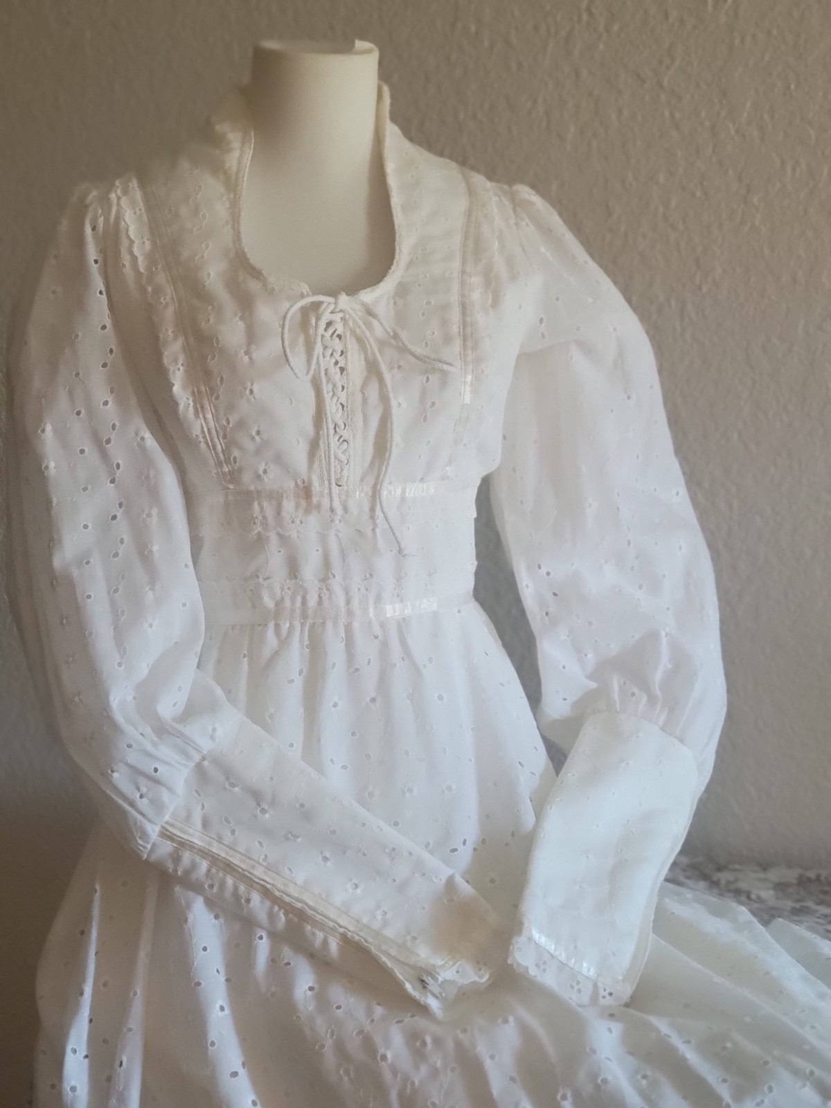 Gunne Sax by Jessica White Eyelet Lace leg o mutton Sleeve Scoop Neck size11