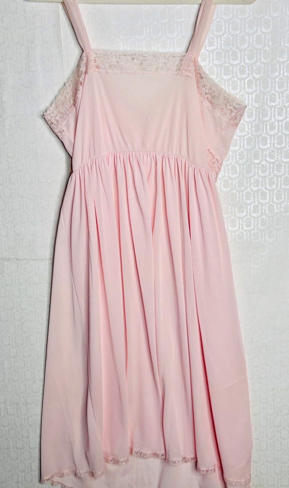 LOVELY!! VTG 60&rsquo;S PINK BOMBSHELL STRETCH LACE PLEATED MIDI SLIP NIGHTGOWN*M